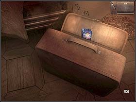 Następnie Jack kieruje się ku dalszej części sypialni (kursor w lewym dolnym rogu ekranu) - Dzień drugi (sobota, 10 czerwca) cz.4 | Sinking Island - Sinking Island - poradnik do gry