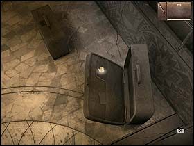 Kiedy wreszcie cała afera nieco przycicha, Jack maszeruje w prawą część antresoli, mija siedzących przy pierwszym stoliku Billyego i Clarę, przy drugim Sonię i dociera do cierpiącej na ból głowy przy ostatnim stoliku Cristiny - Dzień trzeci (niedziela, 11 czerwca) cz.1 | Sinking Island - Sinking Island - poradnik do gry