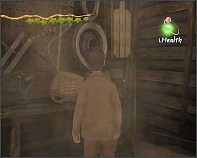 Wróżka będzie latała niedaleko garażu, po lewej stronie (screen) - [8. Completing the Field Guide] Dodatkowe questy (cz.2) | Kroniki Spiderwick - Kroniki Spiderwick - poradnik do gry