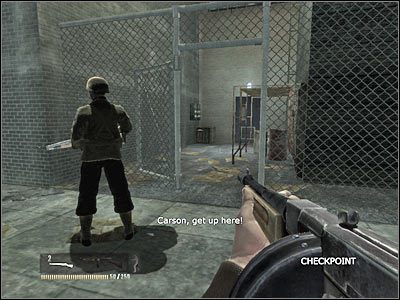 Proponowałbym tu kucnąć i schować się za ukazanym na screenie obiektem - Poziom drugi (cz.2) | Akt 1 - Nowy Jork | Turning Point: Fall of Liberty - Turning Point: Fall of Liberty - poradnik do gry