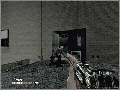 Docelowo powinieneś dotrzeć do pomieszczenia, które okupowane jest przez dużą grupę żołnierzy wroga (screen) - Poziom drugi (cz.2) | Akt 1 - Nowy Jork | Turning Point: Fall of Liberty - Turning Point: Fall of Liberty - poradnik do gry