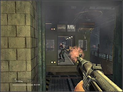 Do eliminacji bardziej oddalonych wrogów warto użyć karabinu, choć nie jest to absolutnie wymagane, gdyż równie dobrze możesz przemieszczać się przy wagonie i na bieżąco ich eliminować - Poziom trzeci (cz.4) | Akt 1 - Nowy Jork | Turning Point: Fall of Liberty - Turning Point: Fall of Liberty - poradnik do gry