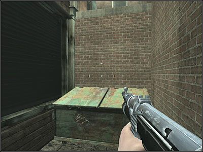 Zgodnie z ostrzeżeniem ze strony jednego z mieszkańców budynku, powinieneś odwrócić się i zabić wrogów, którzy starali się Ciebie zaskoczyć - Poziom pierwszy (cz.3) | Akt 2 - Waszyngton | Turning Point: Fall of Liberty - Turning Point: Fall of Liberty - poradnik do gry