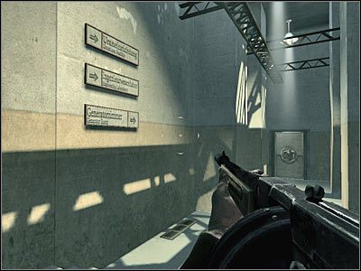 W środku będziesz musiał rozprawić się z dwoma przeciwnikami (screen) - Poziom pierwszy (cz.4) | Akt 3 - Londyn | Turning Point: Fall of Liberty - Turning Point: Fall of Liberty - poradnik do gry