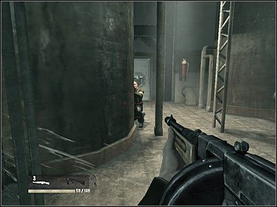 Drugie lewe drzwi warto już natomiast zbadać, gdyż dotrzesz do pomieszczenia kontrolnego - Poziom pierwszy (cz.5) | Akt 3 - Londyn | Turning Point: Fall of Liberty - Turning Point: Fall of Liberty - poradnik do gry