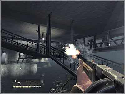 Skieruj się do ukazanej na screenie wyrzutni rakiet, a następnie podnieś ją - Poziom drugi (cz.1) | Akt 3 - Londyn | Turning Point: Fall of Liberty - Turning Point: Fall of Liberty - poradnik do gry