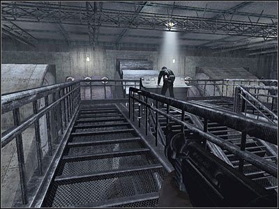 Możesz już skorzystać ze znajdujących się tu schodów, po których zejdź na dół - Poziom drugi (cz.2) | Akt 3 - Londyn | Turning Point: Fall of Liberty - Turning Point: Fall of Liberty - poradnik do gry