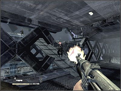 Po wstępnym zabezpieczeniu okolicy przygotuj sobie wyrzutnię rakiet i zacznij stopniowo niszczyć przyczepione do zeppelina działa, podobne do tego, które przedstawiono na screenie - Poziom drugi (cz.6) | Akt 3 - Londyn | Turning Point: Fall of Liberty - Turning Point: Fall of Liberty - poradnik do gry