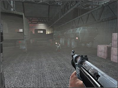 Pozbycie się ostatniej grupy będzie już bardzo proste, gdyż po raz kolejny będziesz mógł skorzystać z niszczącej siły wybuchowych beczek - Poziom trzeci (cz.2) | Akt 3 - Londyn | Turning Point: Fall of Liberty - Turning Point: Fall of Liberty - poradnik do gry