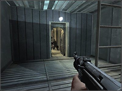 Po lewej stronie powinieneś odnaleźć konsolę (screen) - Poziom trzeci (cz.7) | Akt 3 - Londyn | Turning Point: Fall of Liberty - Turning Point: Fall of Liberty - poradnik do gry