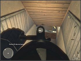 Wejdź przez drzwi do budynku, a następnie na piętro - Poradnik do gry - Misja 1 - Na tyłach wroga | Mortyr Operacja Sztorm - Mortyr: Operacja Sztorm - poradnik do gry