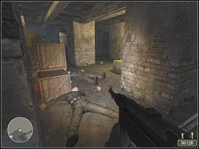 W magazynach kryje się sporo wrogów, więc nie wychodź na środek pomieszczenia tylko ukryj się na schodach i załatwiaj pojedynczo przeciwników - Misja 2 - Przełom | Mortyr Operacja Sztorm - Mortyr: Operacja Sztorm - poradnik do gry