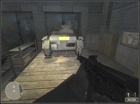 Drzwiami po prawej dojdziesz do magazynu - Misja 7 - Fabryka | Mortyr Operacja Sztorm - Mortyr: Operacja Sztorm - poradnik do gry