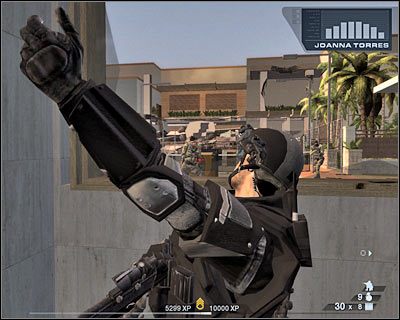 Musisz się tu bronić przez około 30-40 sekund - Ostateczna rozgrywka (cz.2) | Akt 7 - Posiadłość | Rainbow Six Vegas 2 - Tom Clancys Rainbow Six Vegas 2 - poradnik do gry