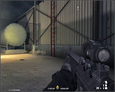 Będziesz teraz świadkiem scenki przerywnikowej z udziałem znanego z pierwszej części serii zdrajcy - Pas startowy (cz.2) | Akt 6 - Pustynia w Newadzie | Rainbow Six Vegas 2 - Tom Clancys Rainbow Six Vegas 2 - poradnik do gry