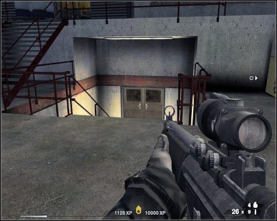 Znajdujących się za rogiem przeciwników pozbądź się, korzystając z granatów (screen) - Pas startowy (cz.2) | Akt 6 - Pustynia w Newadzie | Rainbow Six Vegas 2 - Tom Clancys Rainbow Six Vegas 2 - poradnik do gry