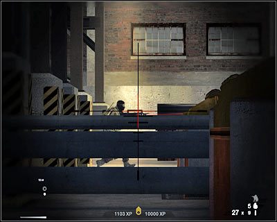 Radzę skorzystać z granatów, tym bardziej, że nie musisz zostawiać ich na później - Pas startowy (cz.1) | Akt 6 - Pustynia w Newadzie | Rainbow Six Vegas 2 - Tom Clancys Rainbow Six Vegas 2 - poradnik do gry