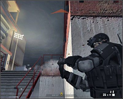 Proponuję zamontować tłumik, gdyż przez kilka kolejnych minut warto działać z ukrycia - Rafineria (cz.2) | Akt 6 - Pustynia w Newadzie | Rainbow Six Vegas 2 - Tom Clancys Rainbow Six Vegas 2 - poradnik do gry