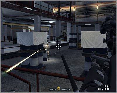 Zabij widocznego w tle operatora CKM-u (screen), jeśli jeszcze się tym nie zająłeś - Strefa zrzutu (cz.3) | Akt 6 - Pustynia w Newadzie | Rainbow Six Vegas 2 - Tom Clancys Rainbow Six Vegas 2 - poradnik do gry