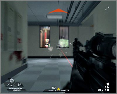 Nie ruszaj się z tego miejsca, gdyż w korytarzu, w którym znajdowali się dwaj zabici już przeciwnicy, pojawią się zaraz nowi wrogowie (screen) - Ewakuacja (cz.1) | Akt 5 - Teatr | Rainbow Six Vegas 2 - Tom Clancys Rainbow Six Vegas 2 - poradnik do gry