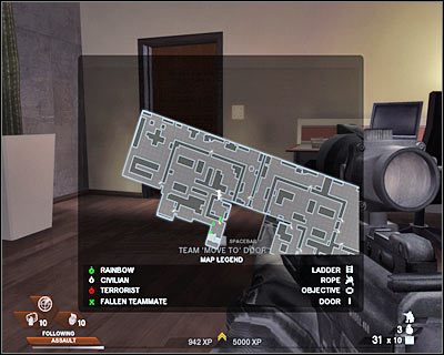 Nie opuszczaj tego korytarza, gdyż z tego miejsca możesz zabić prawie wszystkich wrogów - Penthouse (cz.2) | Akt 5 - Teatr | Rainbow Six Vegas 2 - Tom Clancys Rainbow Six Vegas 2 - poradnik do gry