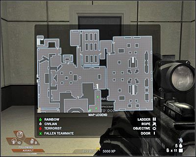 Jeśli chcesz, możesz teraz sam podbiec do CKM-u, by z niego skorzystać (screen) - Kolejka (cz.2) | Akt 4 - Centrum konferencyjne | Rainbow Six Vegas 2 - Tom Clancys Rainbow Six Vegas 2 - poradnik do gry