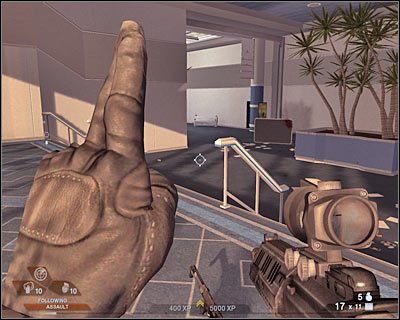 Na nowych przeciwników wpadniesz już za rogiem, tak więc ustaw się przy lewej ścianie (screen) - Północna hala (cz.1) | Akt 4 - Centrum konferencyjne | Rainbow Six Vegas 2 - Tom Clancys Rainbow Six Vegas 2 - poradnik do gry