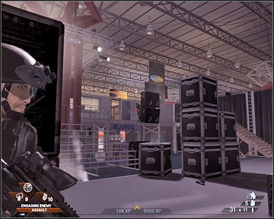 Warto tu wykorzystać wszystkie posiadane granaty, rzucając je pod nogi większych grup wrogich jednostek - Hala wystawowa (cz.5) | Akt 4 - Centrum konferencyjne | Rainbow Six Vegas 2 - Tom Clancys Rainbow Six Vegas 2 - poradnik do gry