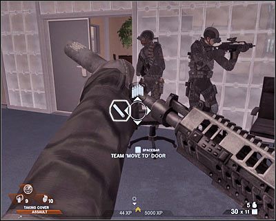 Wyjdź z serwerowni i skieruj się w lewy korytarz - Hala wystawowa (cz.3) | Akt 4 - Centrum konferencyjne | Rainbow Six Vegas 2 - Tom Clancys Rainbow Six Vegas 2 - poradnik do gry