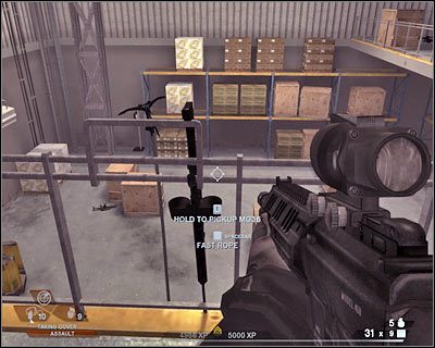 Ostrożnie zbliż się do magazynu, eliminując kilku pierwszych wrogów z większej odległości - Hala wystawowa (cz.2) | Akt 4 - Centrum konferencyjne | Rainbow Six Vegas 2 - Tom Clancys Rainbow Six Vegas 2 - poradnik do gry