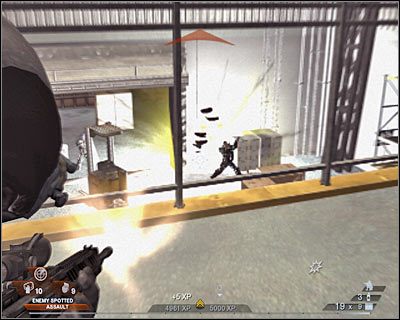 Proponuję teraz zejść z balkoniku, gdyż kolejny magazyn paradoksalnie łatwiej oczyścić z parteru - Hala wystawowa (cz.2) | Akt 4 - Centrum konferencyjne | Rainbow Six Vegas 2 - Tom Clancys Rainbow Six Vegas 2 - poradnik do gry