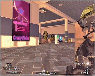 Po wyeliminowaniu najbliżej stojących wrogów, podeślij swoich ludzi do lewego narożnika - Południowa hala (cz.4) | Akt 4 - Centrum konferencyjne | Rainbow Six Vegas 2 - Tom Clancys Rainbow Six Vegas 2 - poradnik do gry