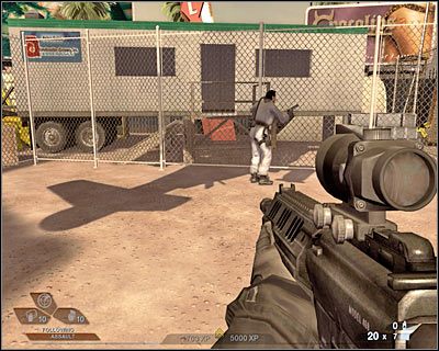 Gdy tylko celownik zmieni kolor (screen), zabij atakującego Cię przeciwnika, zanim ten zdoła pozbawić Cię życia - Pościg (cz.4) | Akt 3 - Centrum rekreacyjne | Rainbow Six Vegas 2 - Tom Clancys Rainbow Six Vegas 2 - poradnik do gry