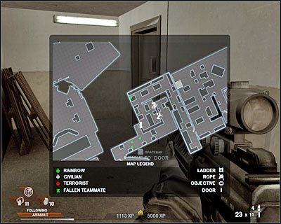 Wejdź do zabezpieczonej części tego pomieszczenia i skieruj się w prawo, otwierając nowe drzwi - Hala sportowa (cz.4) | Akt 3 - Centrum rekreacyjne | Rainbow Six Vegas 2 - Tom Clancys Rainbow Six Vegas 2 - poradnik do gry