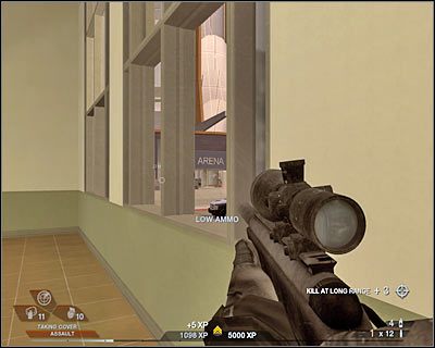 Radzę rozstawić się teraz całą drużyną przy obiektach znajdujących się bezpośrednio przy zniszczonych drzwiach prowadzących do hali - Hala sportowa (cz.3) | Akt 3 - Centrum rekreacyjne | Rainbow Six Vegas 2 - Tom Clancys Rainbow Six Vegas 2 - poradnik do gry