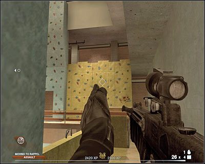 Uważaj, gdyż najprawdopodobniej od razu znajdziesz się pod zmasowanym ostrzałem - Ośrodek sportowy (cz.5) | Akt 3 - Centrum rekreacyjne | Rainbow Six Vegas 2 - Tom Clancys Rainbow Six Vegas 2 - poradnik do gry