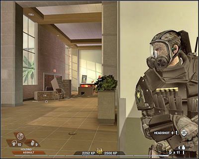 Najliczniejsza grupa przeciwników ukrywa się po prawej stronie - Ośrodek sportowy (cz.3) | Akt 3 - Centrum rekreacyjne | Rainbow Six Vegas 2 - Tom Clancys Rainbow Six Vegas 2 - poradnik do gry