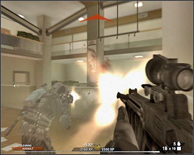 Jak zapewne zauważyłeś, dysponujesz tu nieco większą swobodą przemieszczania się - Ośrodek sportowy (cz.2) | Akt 3 - Centrum rekreacyjne | Rainbow Six Vegas 2 - Tom Clancys Rainbow Six Vegas 2 - poradnik do gry