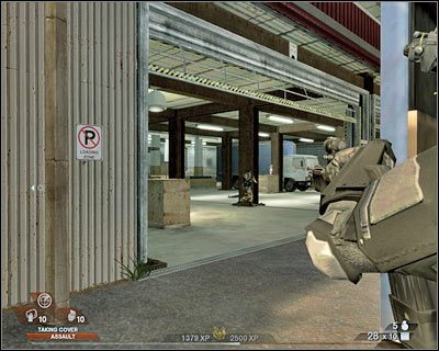 Proponuję wycofać się do ciężarówki i obejść ją od bardziej oddalonej od magazynu strony - Zakłady (cz.4) | Akt 2 - Stara część Vegas | Rainbow Six Vegas 2 - Tom Clancys Rainbow Six Vegas 2 - poradnik do gry