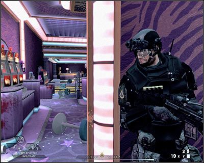 Po wstępnym zabezpieczeniu pomieszczenia wyślij swoich ludzi do przodu (screen) - Klub nocny (cz.4) | Akt 2 - Stara część Vegas | Rainbow Six Vegas 2 - Tom Clancys Rainbow Six Vegas 2 - poradnik do gry