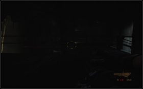 Przy schodach uważaj - spotkasz żołnierza z miotaczem ognia, a dalej na chodniku - jego kolegą z minigunem - [Rozdział] Salt in a Wound | Turok - Turok - poradnik do gry