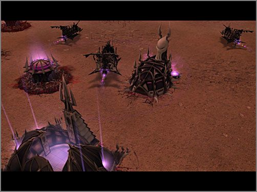 Statki z powyższego zdjęcia napotkasz w każdej mniejszej bazie Mrocznych Eldarów, są wytrzymałe i dobrze uzbrojone - Księżyc KAURAVA IV - LACUNAE | Kampania - Warhammer 40,000: Dawn of War - Soulstorm - poradnik do gry