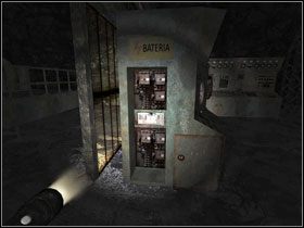 Skręć w lewo, dojdziesz do zamkniętej bramy (za którą znajduje się pies) z panelem dostępu #1 - Opis przejścia (cz.1) | Rozdział II | Penumbra Przebudzenie - Penumbra: Przebudzenie - poradnik do gry