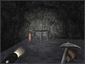 Po wejściu do środka, możesz zapisać stan swojej gry - w rogu na półce po lewej znajdziesz Artefakt #1 - Opis przejścia (cz.3) | Rozdział II | Penumbra Przebudzenie - Penumbra: Przebudzenie - poradnik do gry