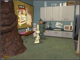 Zauważ zegar, kalendarz, napisy przy stanowisku Hugh oraz kuchnię - Episode 5 - Whats New, Beelzebub? (cz.2) | Sam & Max Beyond Time and Space - Sam & Max: Beyond Time and Space - poradnik do gry