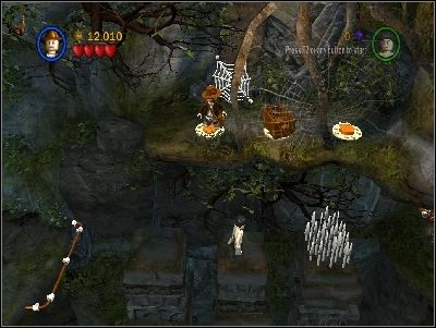 Zobaczysz trzy guziki: dwa pomarańczowe i jeden zielony - Chapter 1 - The Lost Temple (cz.2) - Poszukiwacze Zaginionej Arki - LEGO Indiana Jones: The Original Adventures - poradnik do gry