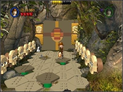 Dotrzesz do drzwi z białymi kwadratami przed nimi - Chapter 1 - The Lost Temple (cz.2) - Poszukiwacze Zaginionej Arki - LEGO Indiana Jones: The Original Adventures - poradnik do gry