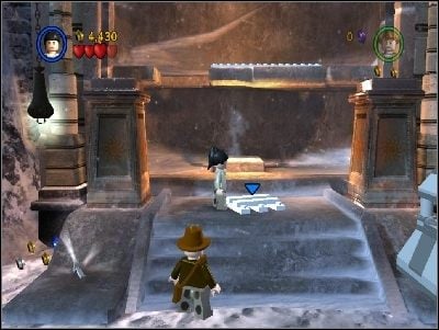 Zbuduj z pozostałości statuy białą kładkę i umieść ją na windzie po prawej stronie - Chapter 2 - Into the Mountains (cz.2) - Poszukiwacze Zaginionej Arki - LEGO Indiana Jones: The Original Adventures - poradnik do gry