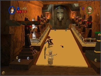 Znajdziesz się w dużym pomieszczeniu - Chapter 4 - The Well of Souls (cz.1) - Poszukiwacze Zaginionej Arki - LEGO Indiana Jones: The Original Adventures - poradnik do gry