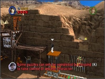 Wejdź do dźwigu, weź leżącą obok kratę i umieść ją na oznaczonym miejscu w windzie - Chapter 5 - Pursuing the Ark (cz.1) - Poszukiwacze Zaginionej Arki - LEGO Indiana Jones: The Original Adventures - poradnik do gry